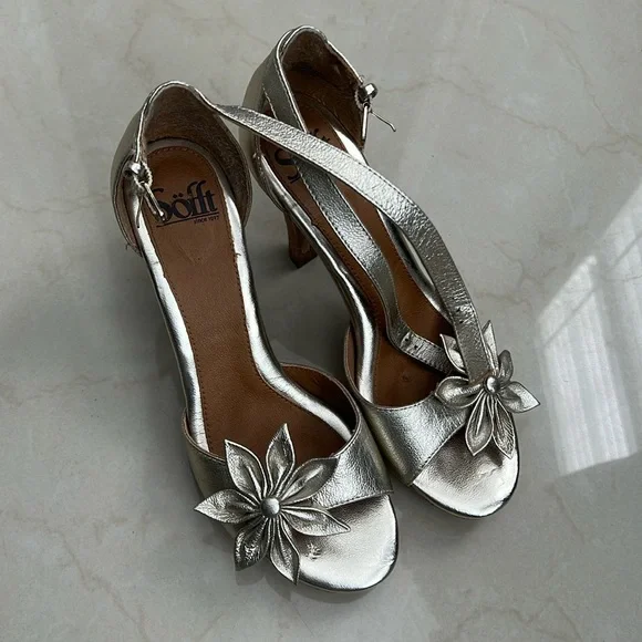 Sofft Gold Metallic 4” Heel Shoes Size 6.5M - Picture 1 of 7